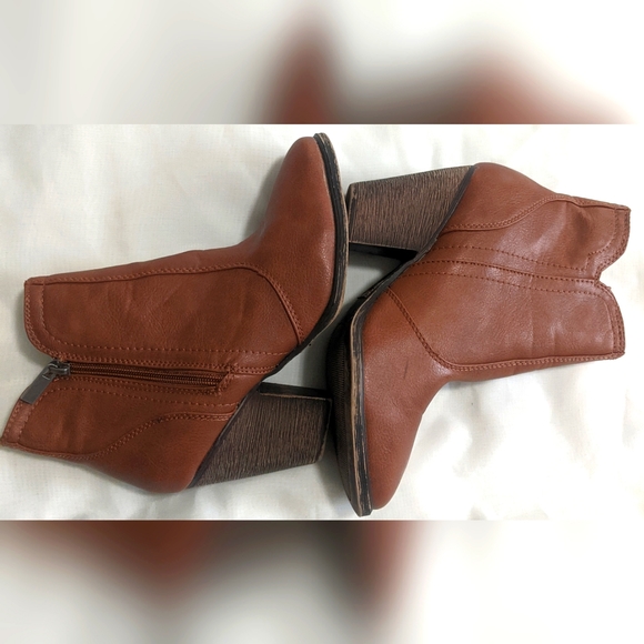 Dollhouse Women's Side Zip Booties - Picture 3 of 7